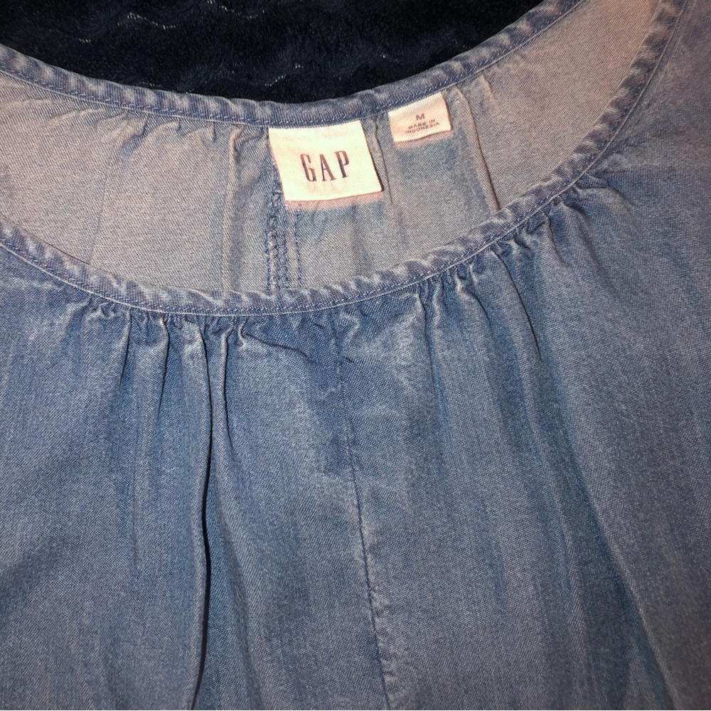 New Gap chambray blouse M